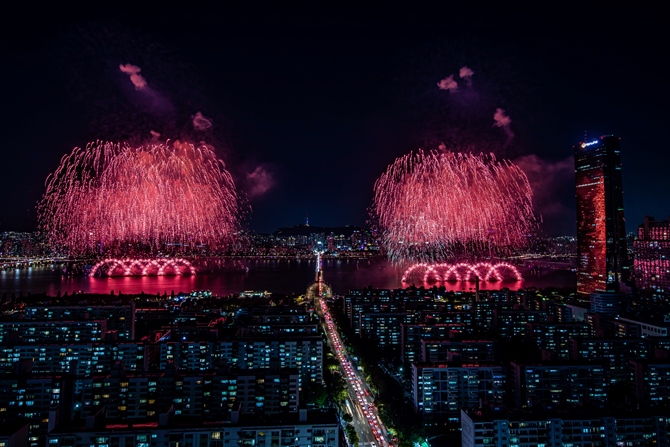 [인터뷰] 밤하늘 수놓은 한화의 불꽃, 대한민국을 대표하는 축제로 빛난다