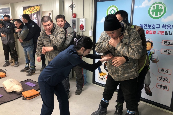 ㈜한화 건설부문, 외국인 근로자 건강·안전 보호를 위한 응급처치 및 심폐소생술 교육 실시